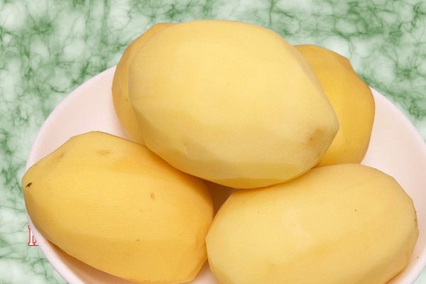 Khoai tây gọt vỏ Khoai tây gọt vỏ