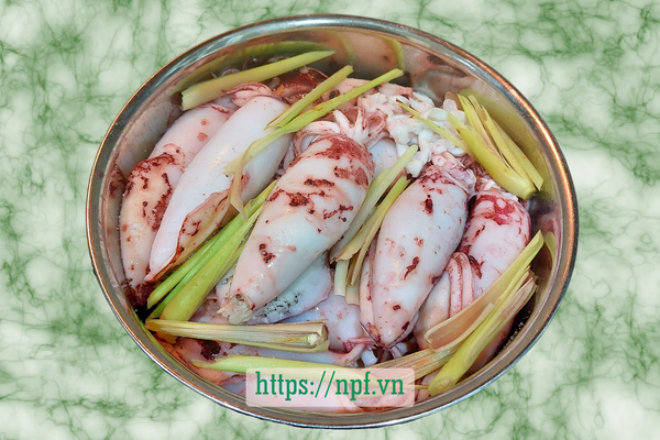 Mực nhồi thịt hấp sả