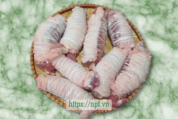 Thịt chân giò cuộn chỉ Thịt chân giò cuộn chỉ