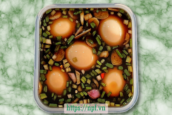 Trứng gà ngâm tương